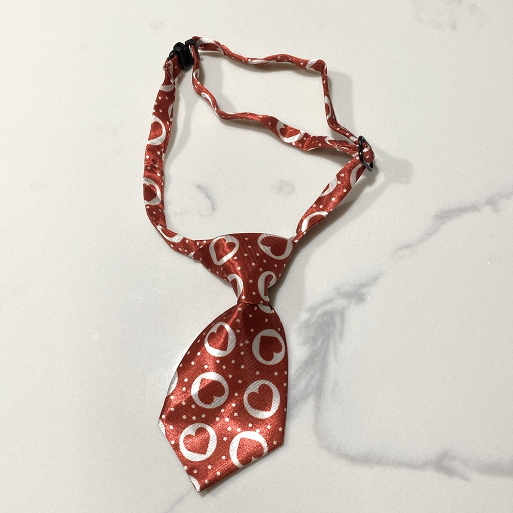 Valentine’s Day adjustable dog tie collar - red heart pattern